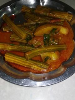 સરગવા નું શાક (Saragva Shak Recipe In Gujarati) રેસીપી મુખ્ય ફોટો