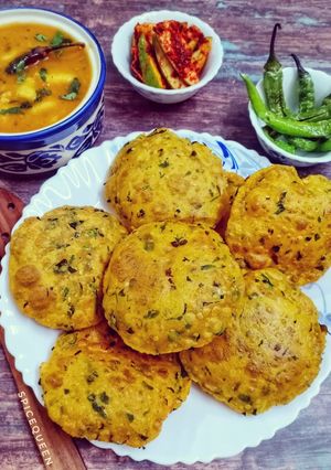 A picture of Methi Puri.