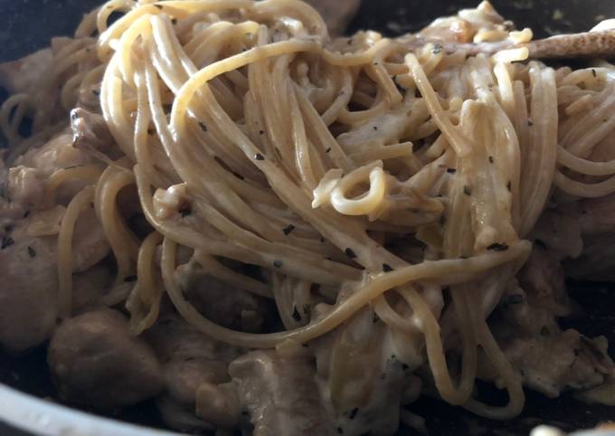 Spaghetti Integral con pollo y crema suave de queso Philadelphia Receta de  Javi Sanjuan- Cookpad