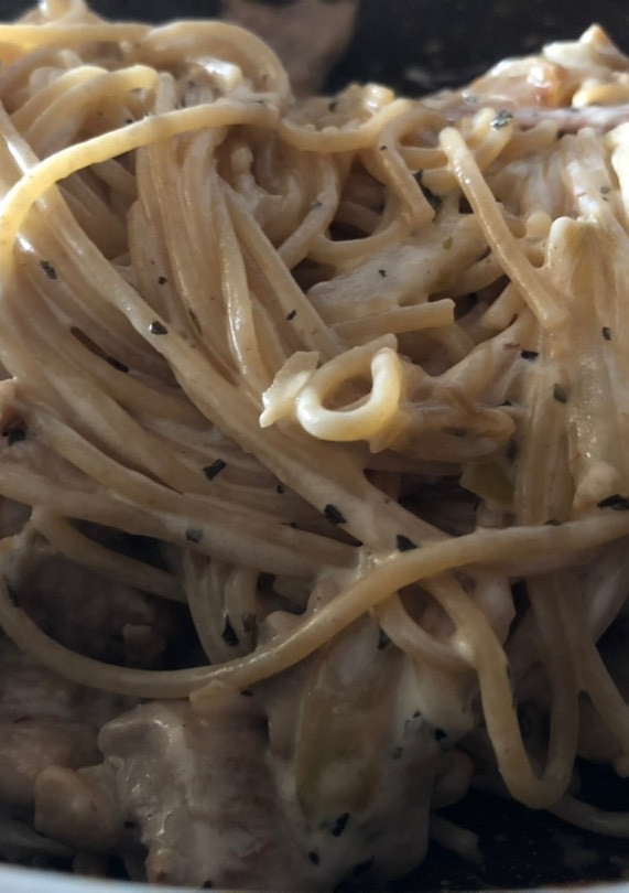 Una foto de Spaghetti Integral con pollo y crema suave de queso Philadelphia