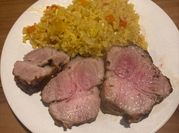 Una foto de bondiola de cerdo y arroz