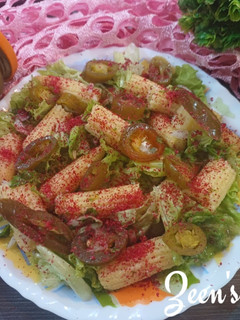 A picture of Lettuce and Baby Corn Salad with Sumac.