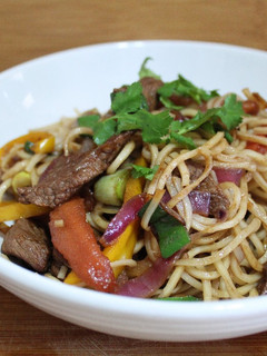 Una foto de Tallarín saltado