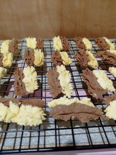 Foto resep Kue Semprit Dua Warna