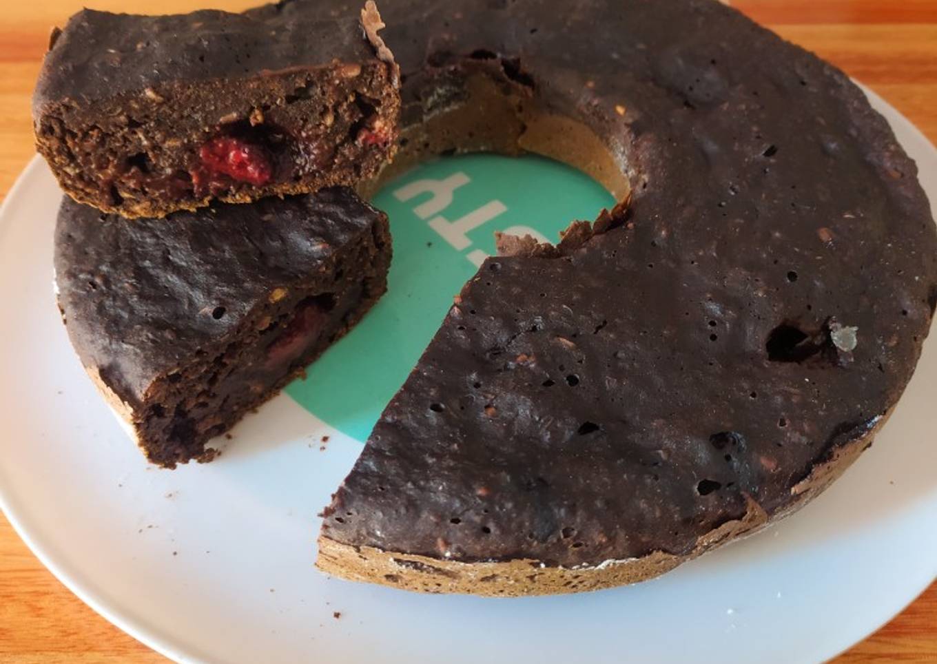 Budín húmedo de cacao y frutos rojos