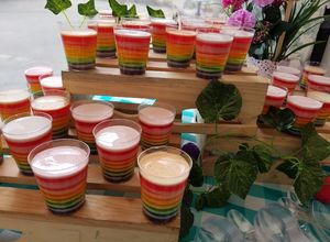 Una foto de Gelatinas Arco iris - Muchos Colores