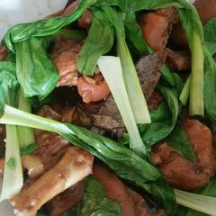 A picture of Braised sweet pork leg with pechay.