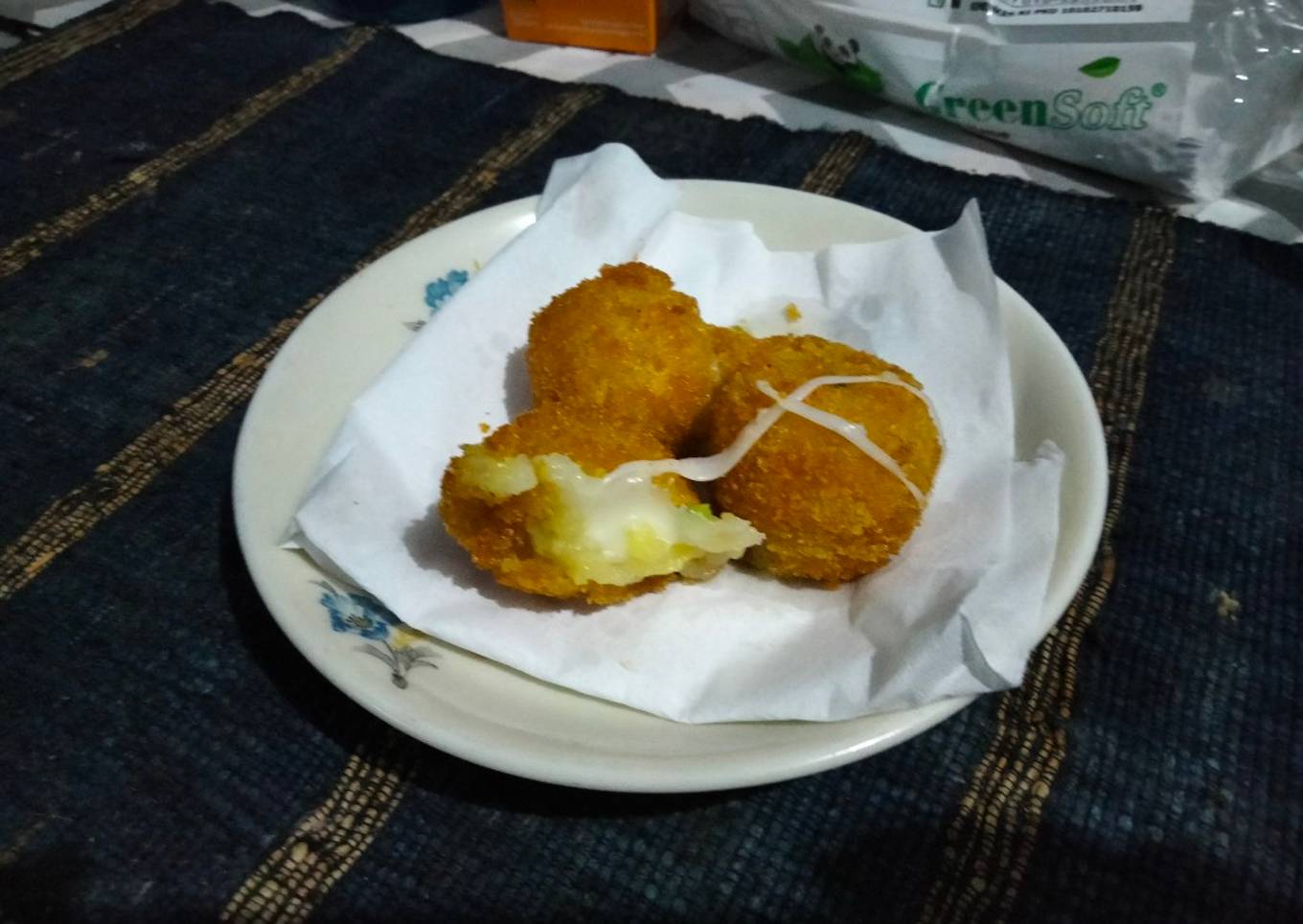 Pozza ball (potato mozza)