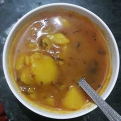 A picture of Aloo tomato jhol.