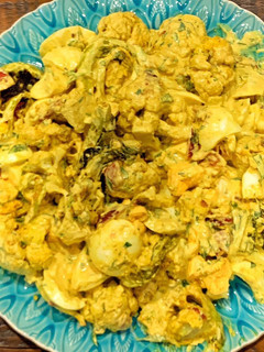 A picture of Curried egg and cauliflower salad.