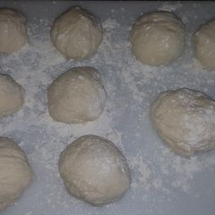 A picture of Pizza dough.