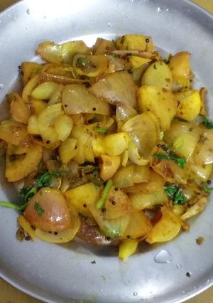 ভাজা পেঁয়াজ (bhaja peyaj recipe in Bengali) রেসিপির প্রধান ছবি