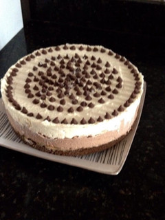 Una foto de Cheesecake de toblerone y chocolate blanco