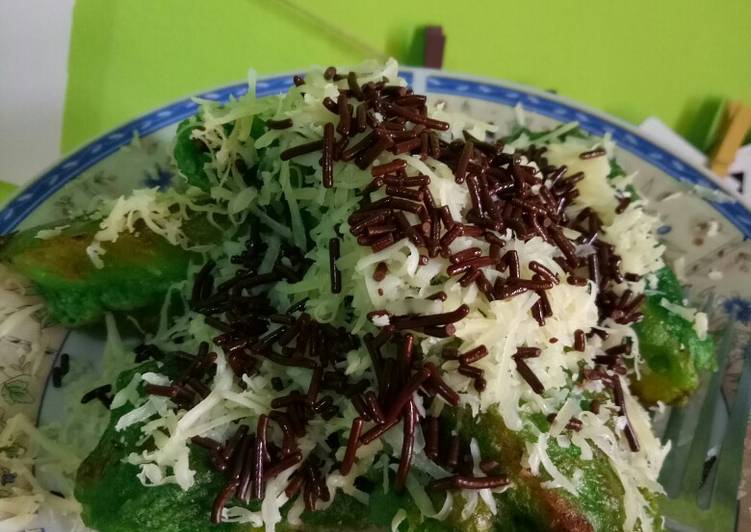 Pisang pandan krispi cokelat keju