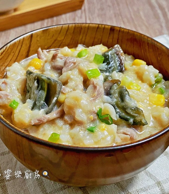 皮蛋玉米瘦肉粥 的食譜成品照片