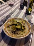 Tallarines con salsa de carne mechada