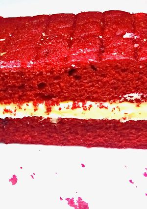 A picture of Red Velvet cake bar and lemony butter cream.