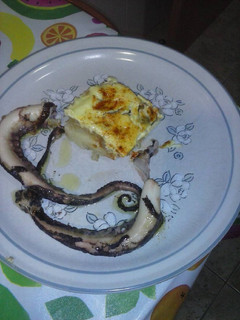 Una foto de Pulpo con gratén de patatas con all i oli