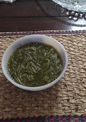 Una foto de Sopa de fideos y acelgas