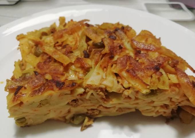 Pizza di pasta con tagliatelle