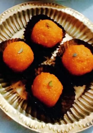मोतीचूर के लड्डू (motichoor ke ladoo recipe in Hindi) रेसिपी मुख्य फोटो