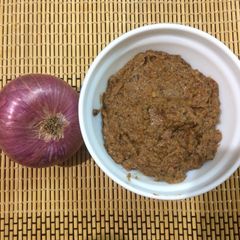 A picture of Onion chutney.