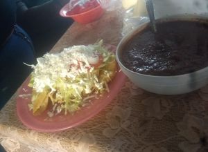 Una foto de Quesadillas de queso y papa con mantequilla