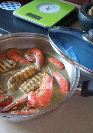 Una foto de Merluza con langostinos
