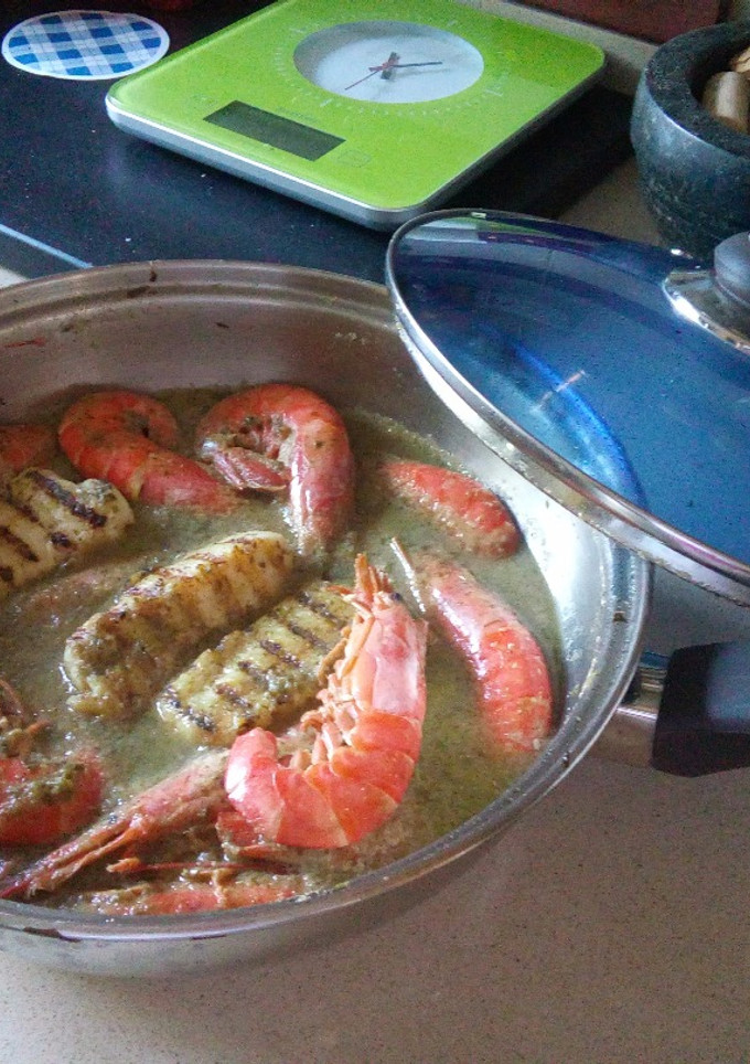 Una foto de Merluza con langostinos