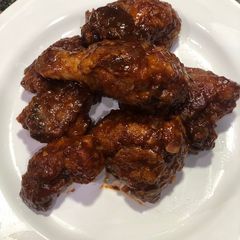 A picture of Crispy and sticky Korean chicken.