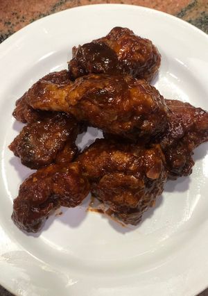 A picture of Crispy and sticky Korean chicken.