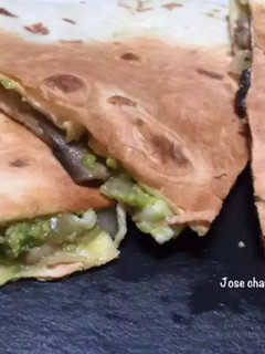 Una foto de Quesadilla de champiñones con guacamole