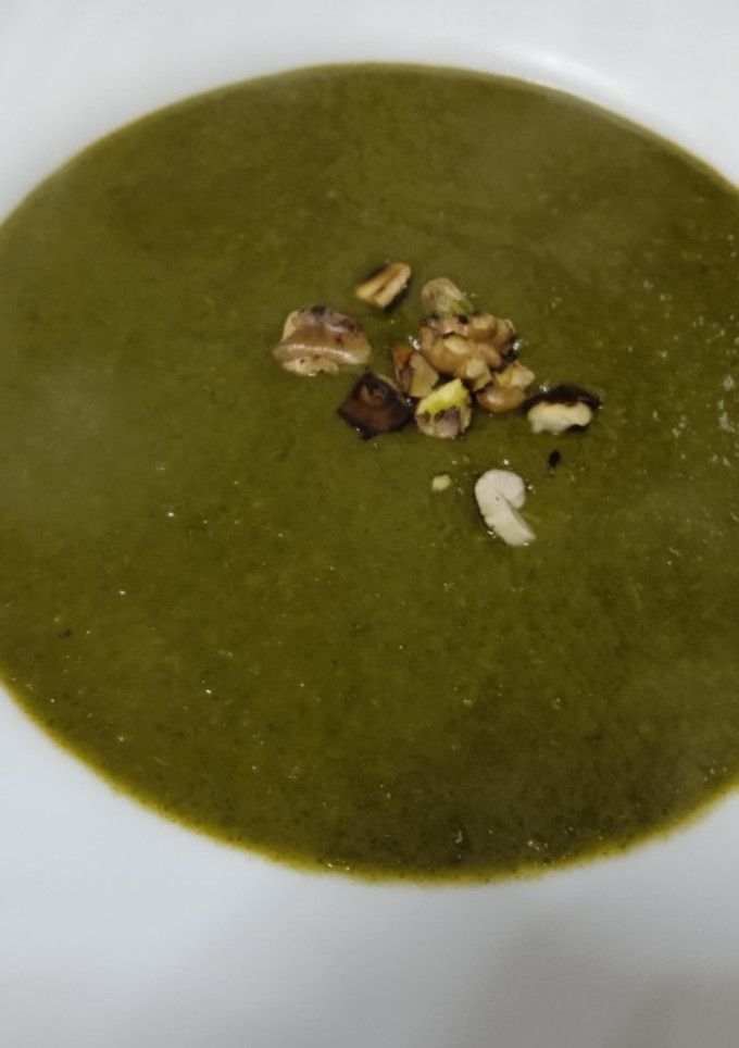 Una foto de Puré de espinacas y kale