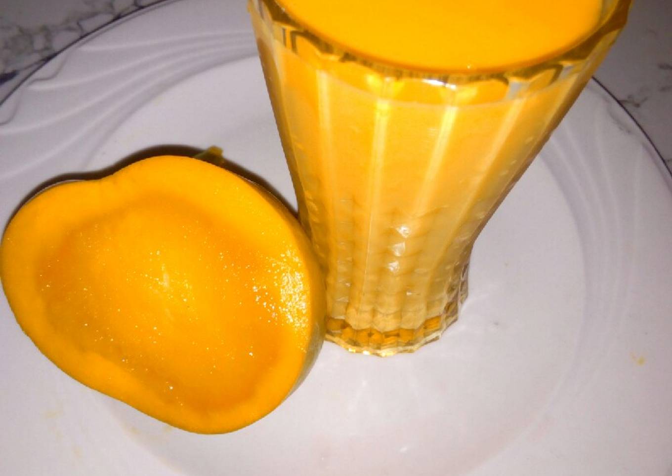 Mango lassi