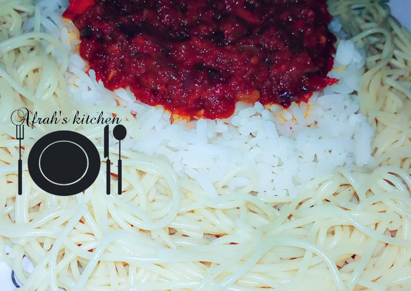 White rice and spaghetti with stew