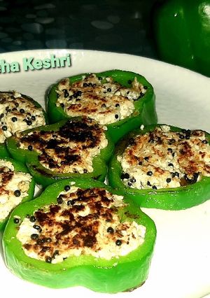 पनीर स्टफ्ड शिमला मिर्च(paneer stuffed shimla mirch recepie in hindi) रेसिपी मुख्य फोटो