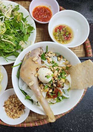 A picture of Mi Quang Chicken Drumstick Noodles.