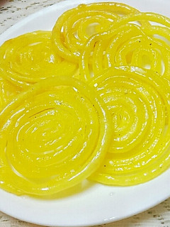 इंस्टेंट जलेबी (Instant jalebi recipe in Hindi) रेसिपी मुख्य फोटो