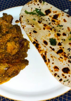 A picture of Curry Leaves Pepper Chicken.