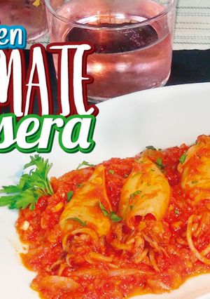 Una foto de Calamares o chipirones en salsa de tomate casera