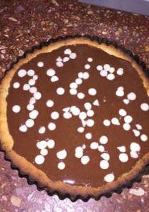 Una foto de Tarta rellena de dulce de leche y crema de chocolate