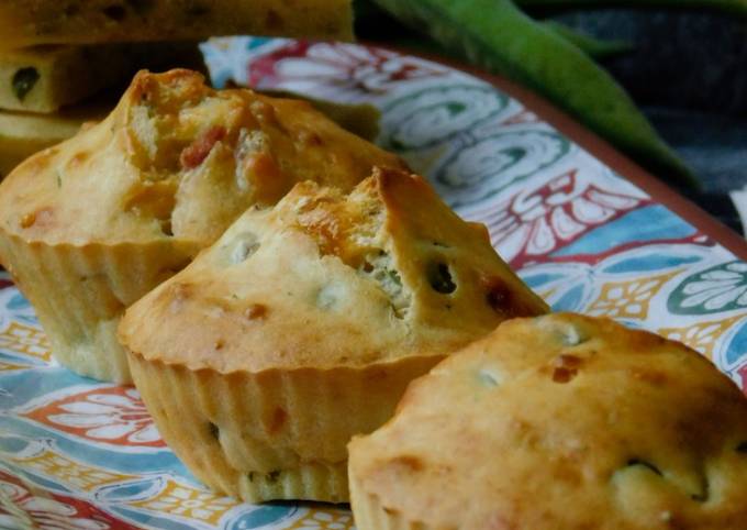 Muffin salati con fave, pancetta e pecorino