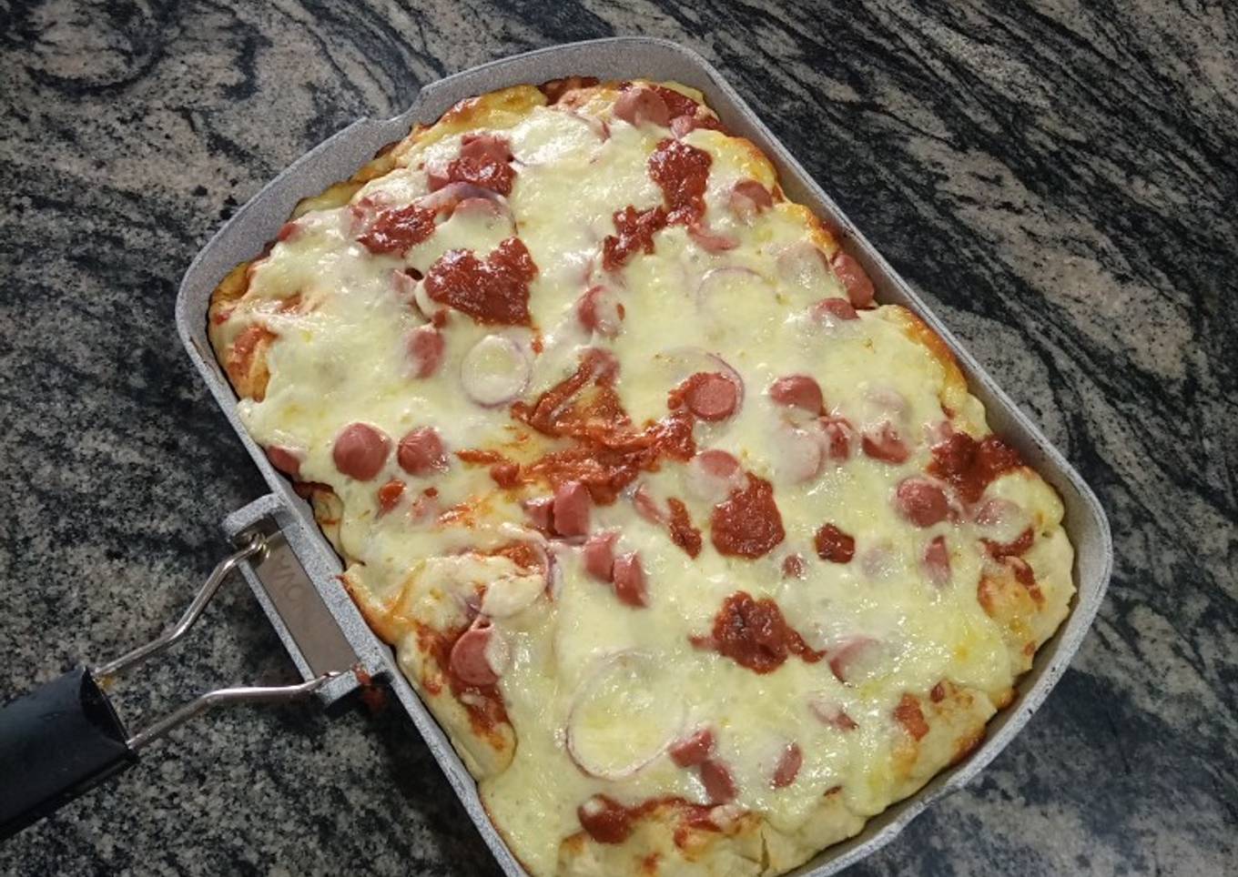 Mozeralla and sausage Pizza