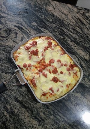 A picture of Mozeralla and sausage Pizza.