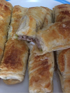 Una foto de Rollitos de hojaldre rellenos de carne molida