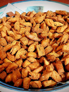 गुड़ की खुरमी (Gur ki khurmi recipe in Hindi) रेसिपी मुख्य फोटो