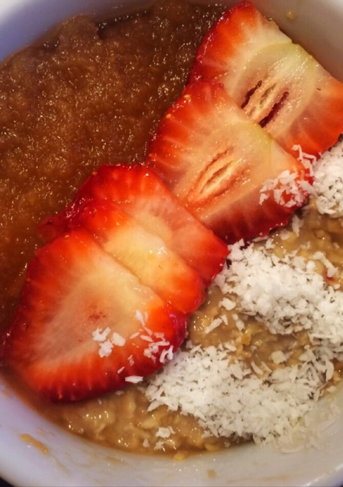 Una foto de Desayuno cremoso de avena y café light. Súper diet!