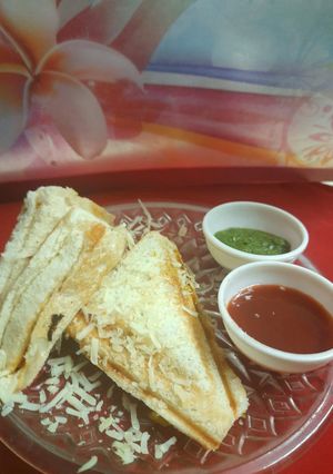 ચીઝ માયો સેન્ડવિચ (Cheese Mayo Sandwich Recipe In Gujarati) રેસીપી મુખ્ય ફોટો