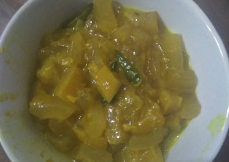 Cecek sapi bumbu kuning