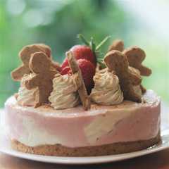 A picture of Gingerbread Strawberry Cheesecake dengan Agar-agar.